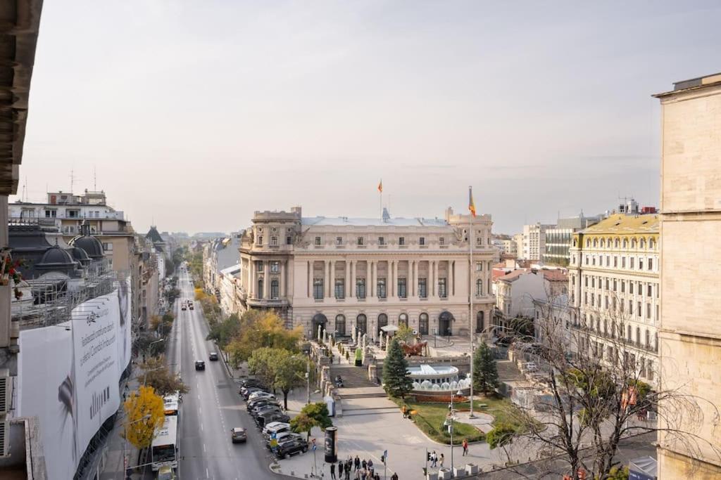 Sunny 2Br Flat - Top Location - Stunning Views Boekarest Buitenkant foto